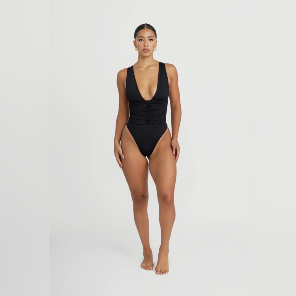 RIOT SWIM
Echo One Piece - Black